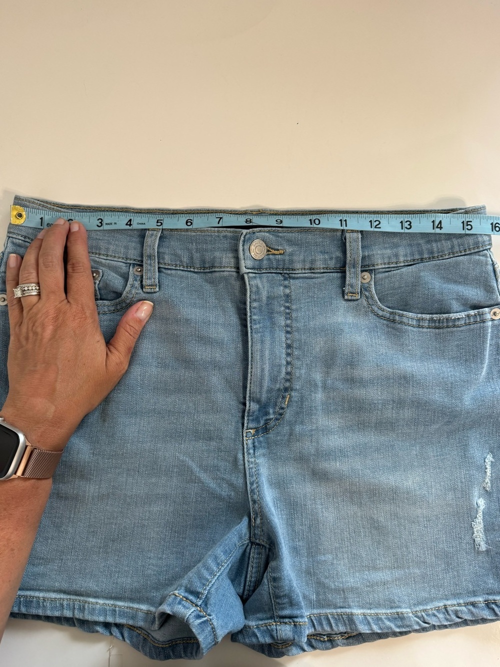 Banana Republic High Rise Light Wash Denim Blue Jean 4” Shorts Size 30/10 - Picture 11 of 12